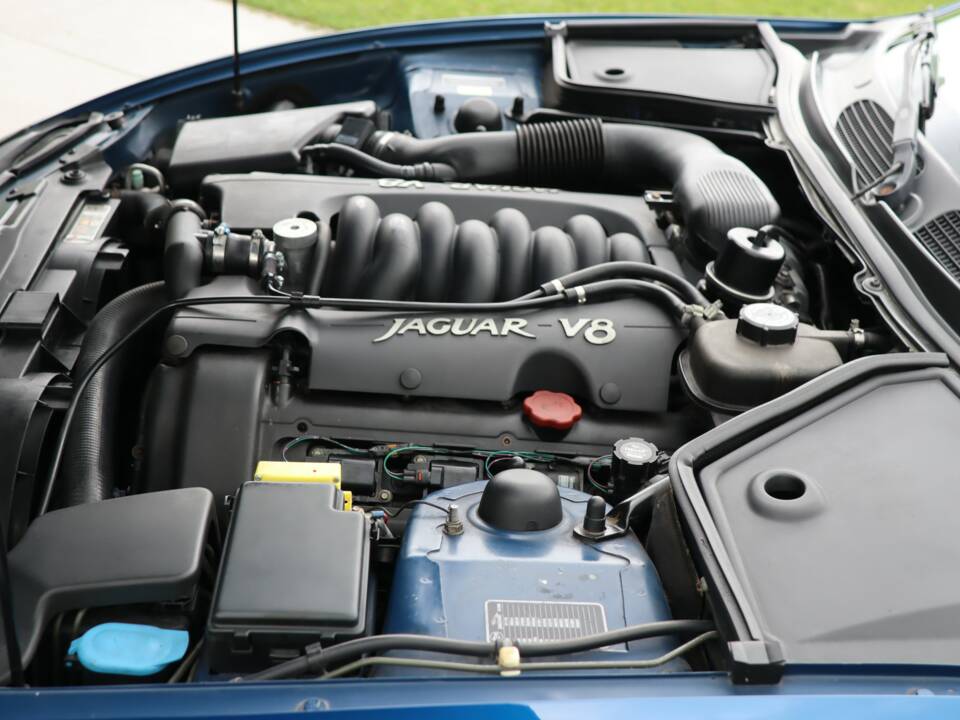 Image 24/50 de Jaguar XK8 4.0 (1997)