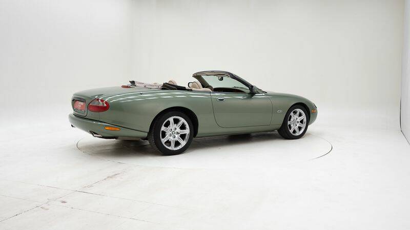 Image 2/15 of Jaguar XK8 4.0 (2000)