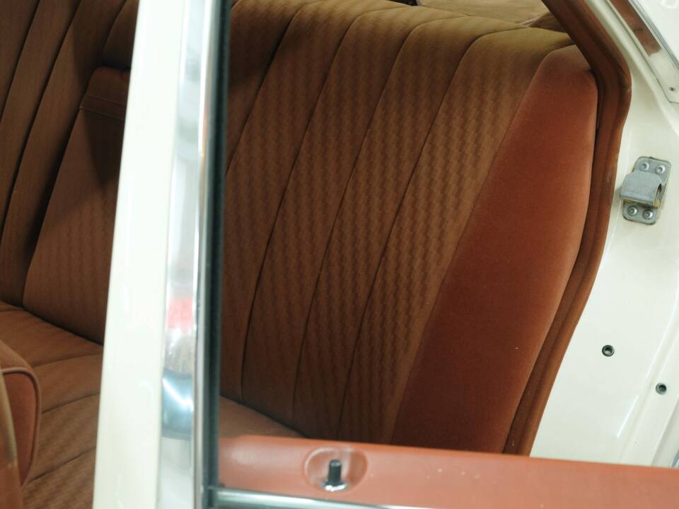 Bild 40/50 von Mercedes-Benz 380 SE (1980)