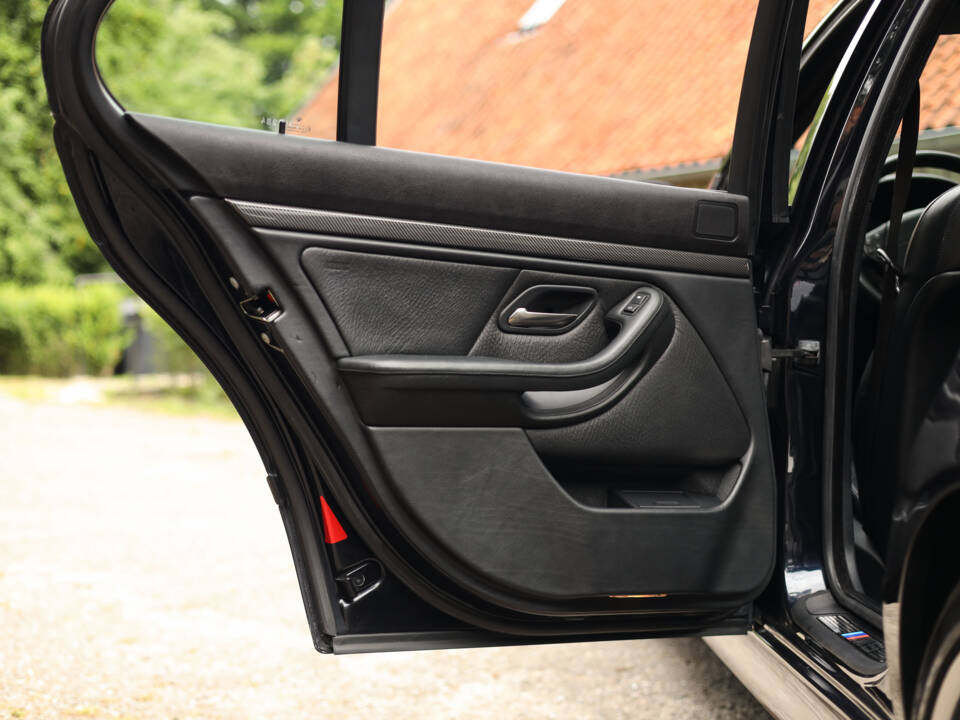 Bild 23/82 von BMW M5 (2000)
