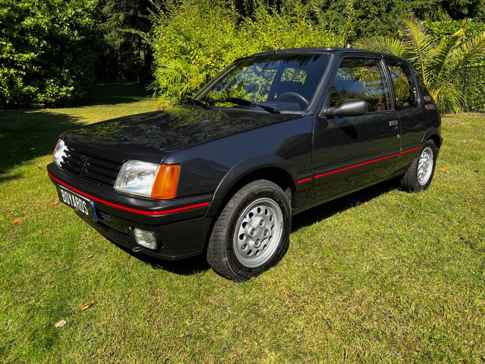 Bild 11/39 von Peugeot 205 GTi 1.6 (1986)