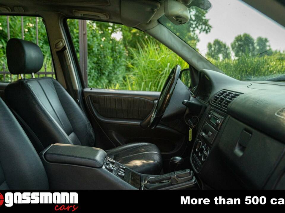 Image 11/15 of Mercedes-Benz ML 55 AMG (2000)
