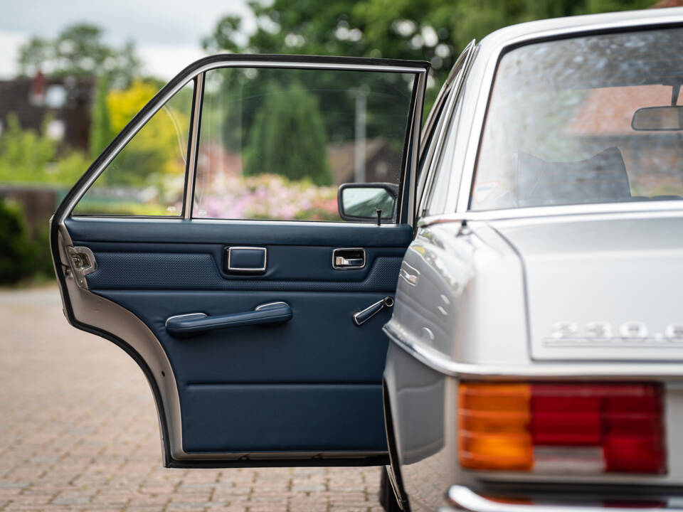 Image 40/63 of Mercedes-Benz 230&#x2F;6 (1974)