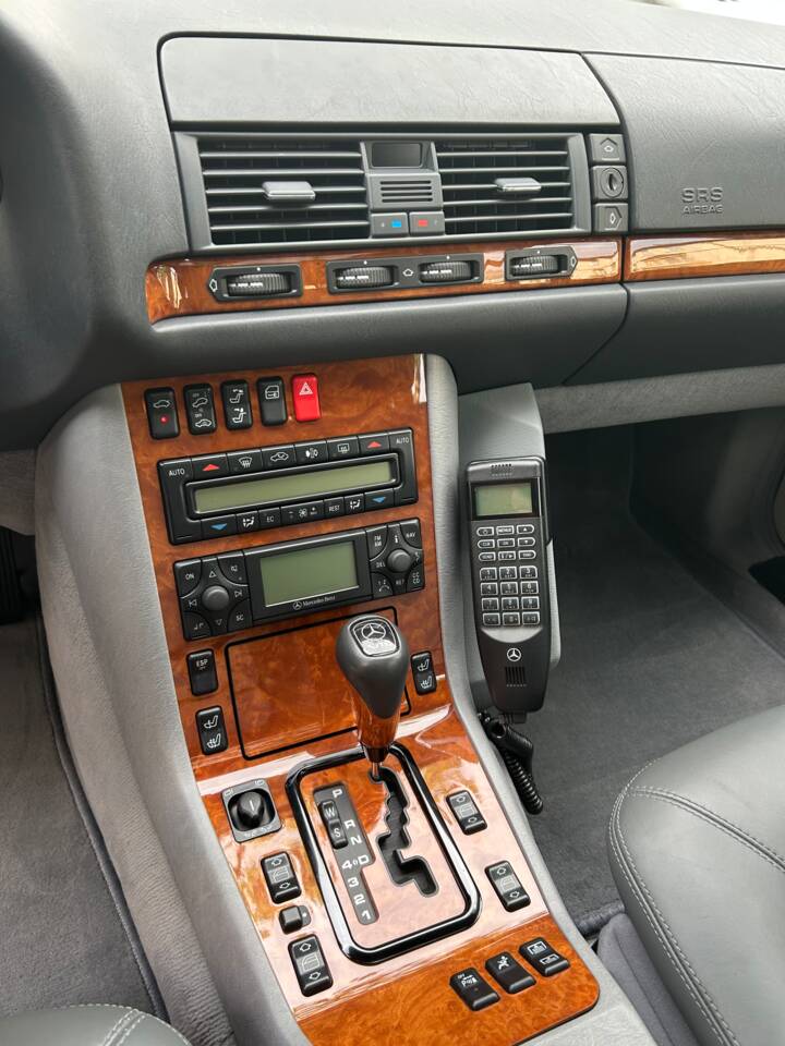 Image 18/27 of Mercedes-Benz CL 600 (1998)