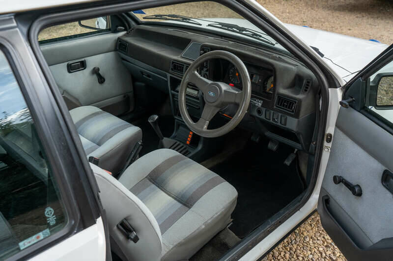 Imagen 2/50 de Ford Escort XR3i (1983)