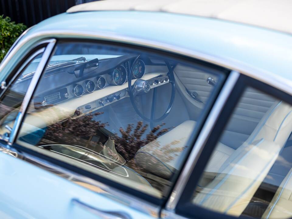 Image 42/50 of Volvo 1800 S (1964)