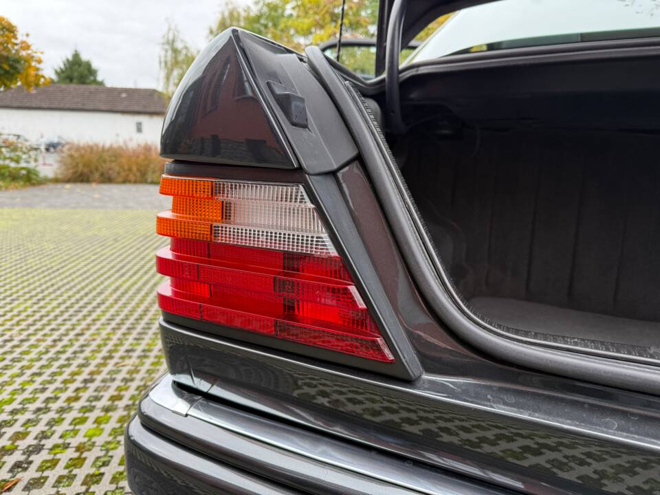 Bild 20/27 von Mercedes-Benz 500 E (1992)