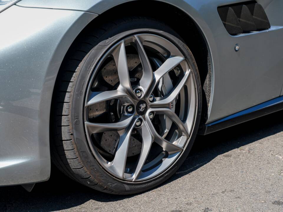Bild 8/36 von Ferrari GTC4Lusso T (2020)