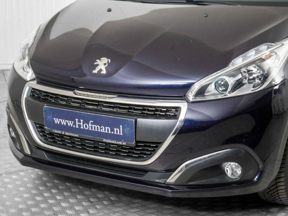 Image 18/50 of Peugeot 208 1.2 PureTech 82 (2019)