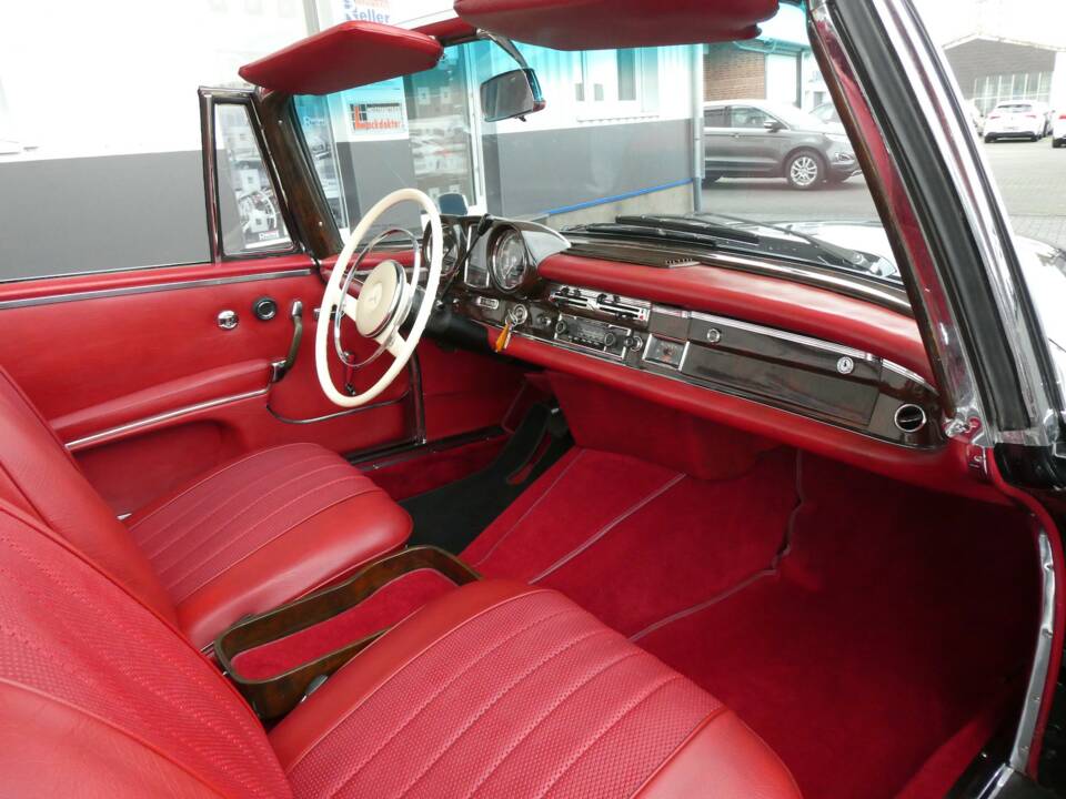 Imagen 12/26 de Mercedes-Benz 220 SE b (1963)