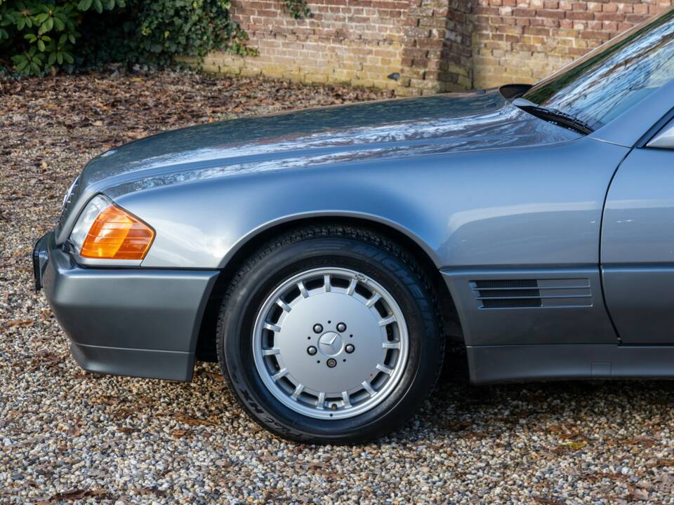 Image 26/50 of Mercedes-Benz 500 SL (1991)