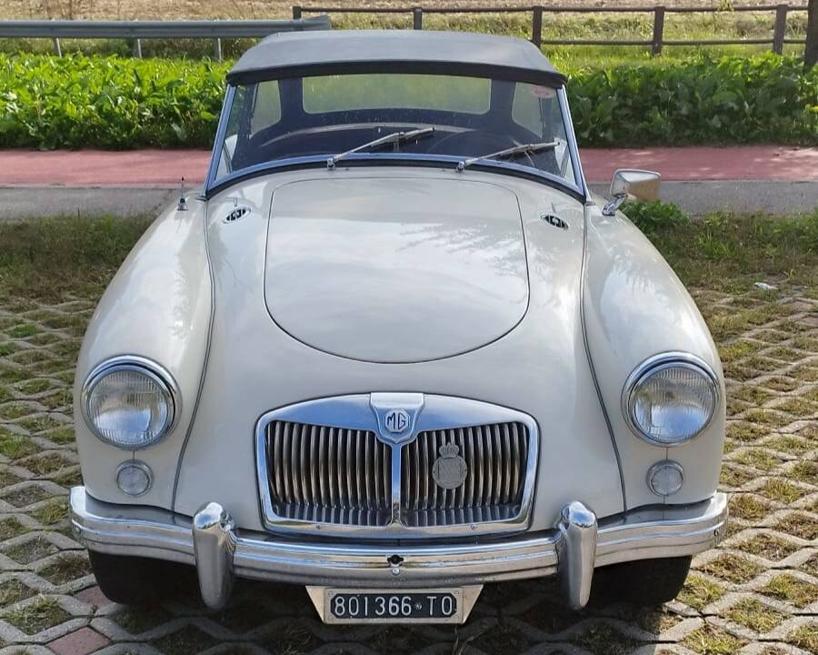 Image 2/4 of MG MGA 1600 (1959)