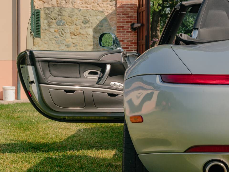 Image 98/185 of BMW Z8 (2001)
