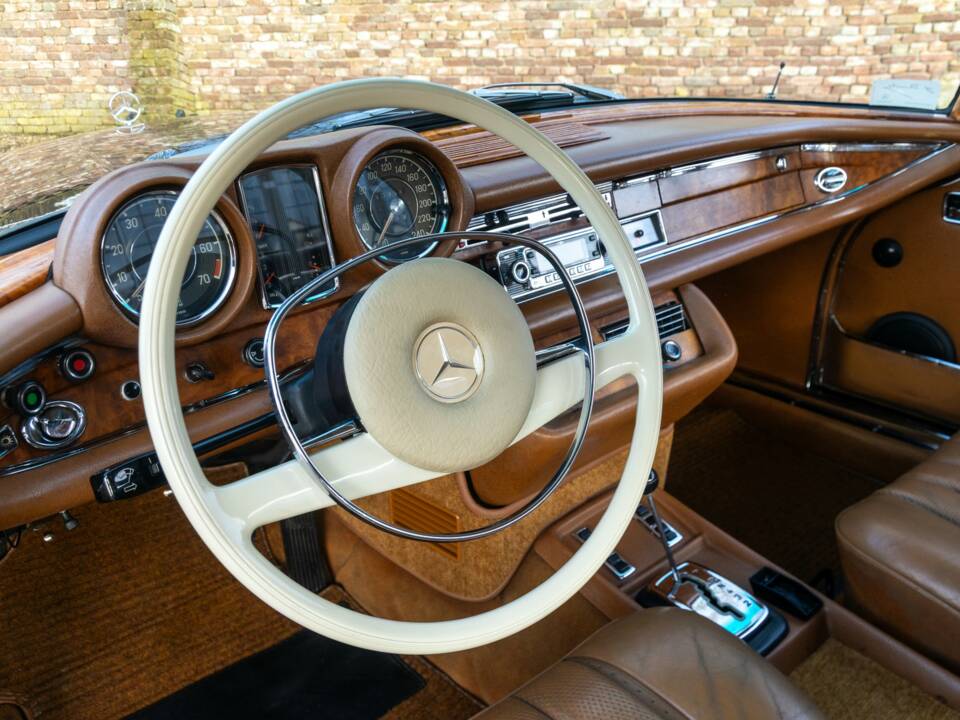 Bild 16/50 von Mercedes-Benz 280 SE 3,5 (1970)