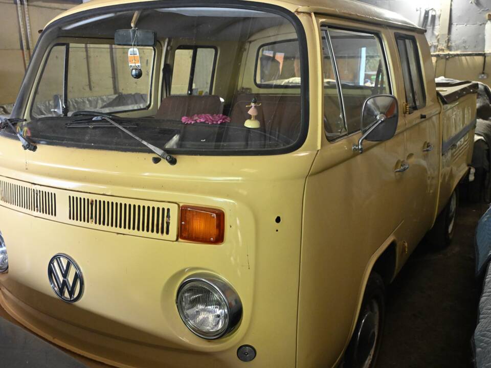 Image 9/23 of Volkswagen T2b Pickup Double Cabin (1978)