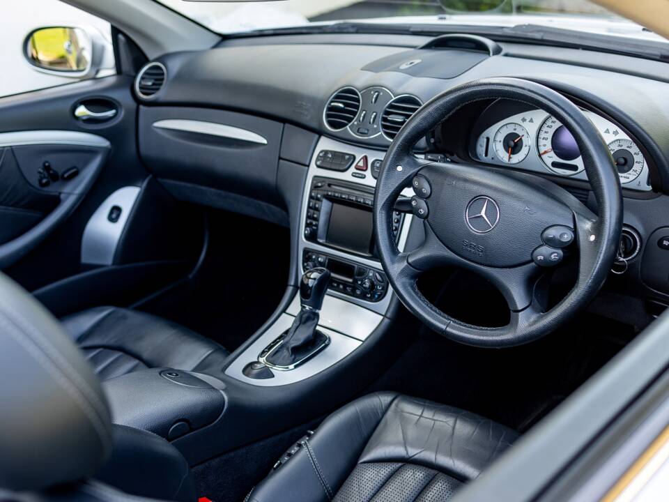 Image 5/50 of Mercedes-Benz CLK 55 AMG (2003)