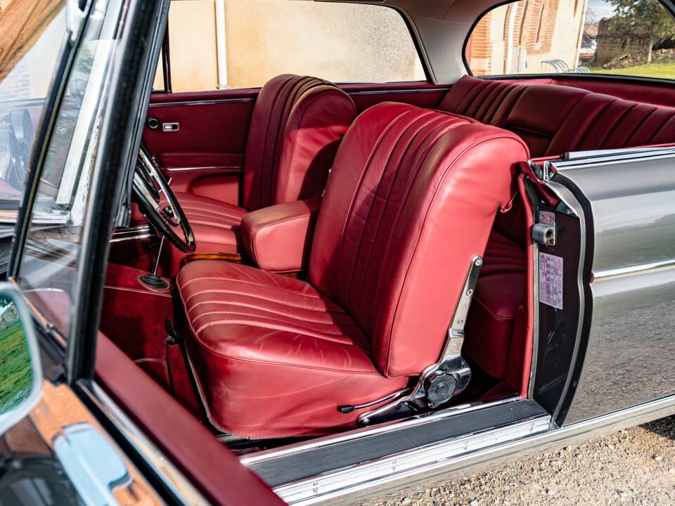 Image 35/86 of Mercedes-Benz 300 SE (1965)