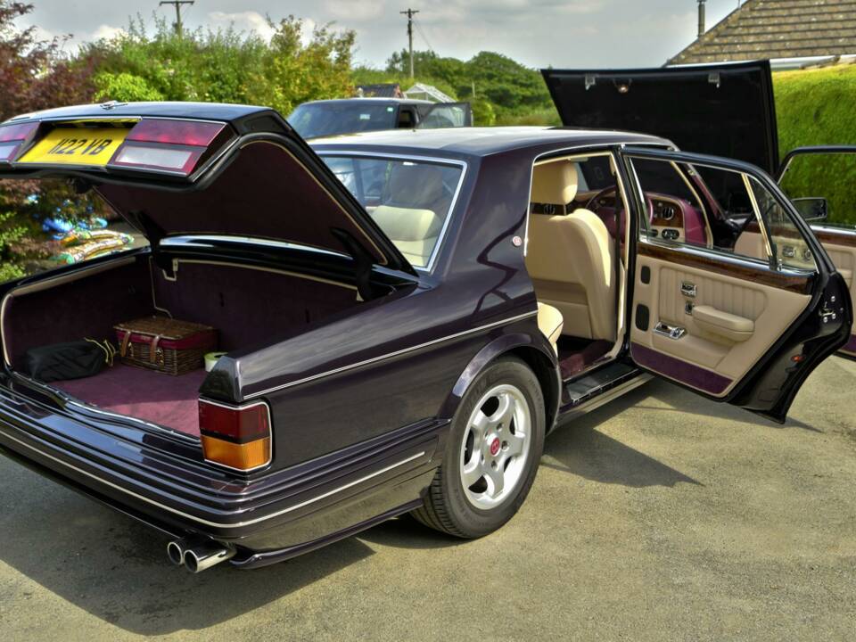 Image 16/50 of Bentley Turbo RT (1997)