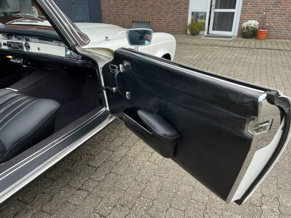 Image 38/100 of Mercedes-Benz 280 SL (1970)