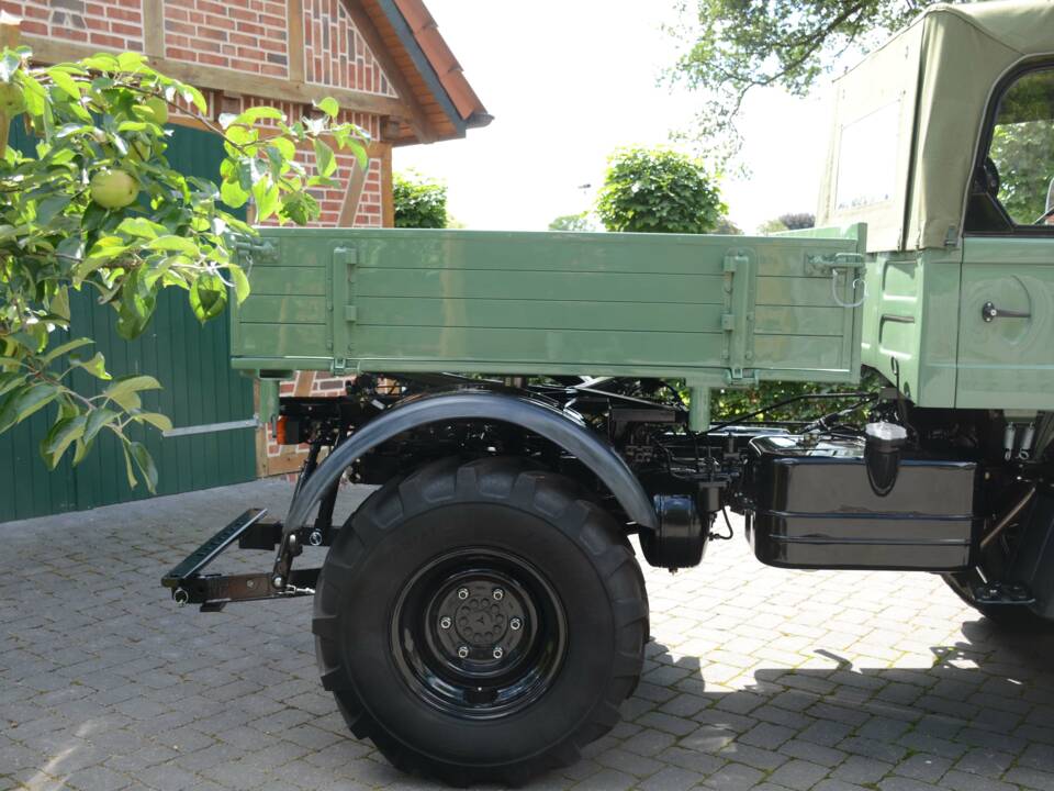 Image 14/71 of Mercedes-Benz Unimog U52 (1983)
