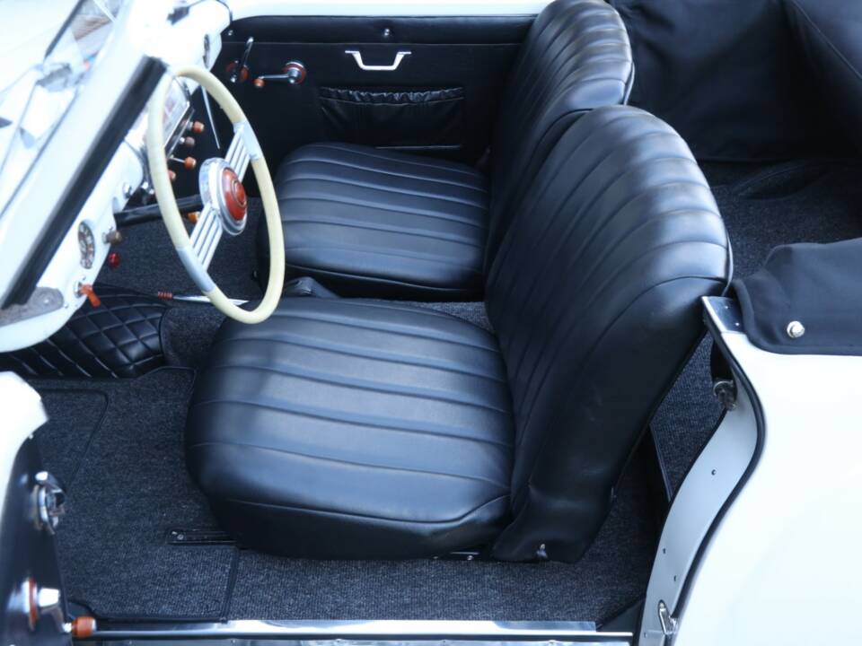 Image 49/50 of SIMCA 8 Sport (1950)