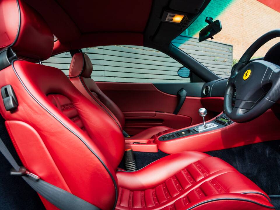 Bild 43/66 von Ferrari 550 Maranello (2000)