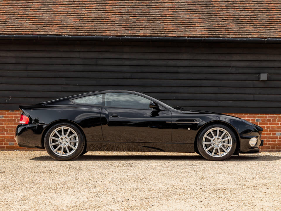 Image 2/56 of Aston Martin V12 Vanquish S (2005)