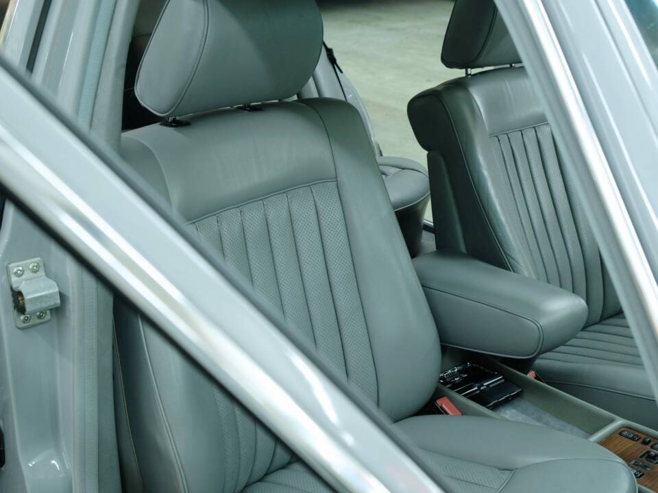 Bild 27/50 von Mercedes-Benz 300 SEL (1986)