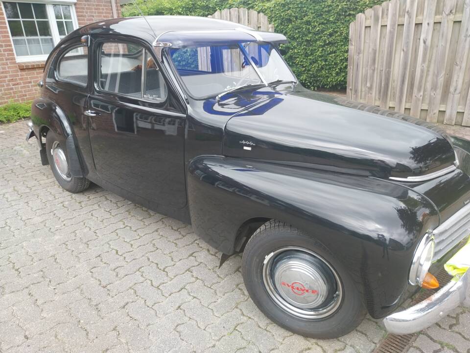 Image 3/18 of Volvo PV 444 (1954)