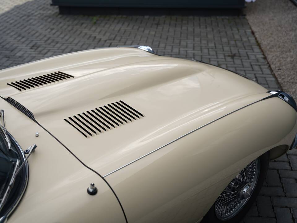 Imagen 47/50 de Jaguar E-Type (1969)