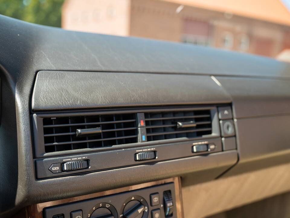 Image 33/44 de Mercedes-Benz 500 SL (1990)