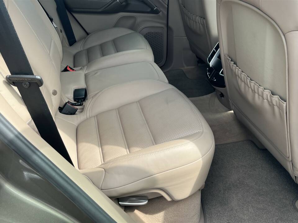 Image 28/51 de Porsche Cayenne Turbo (2011)