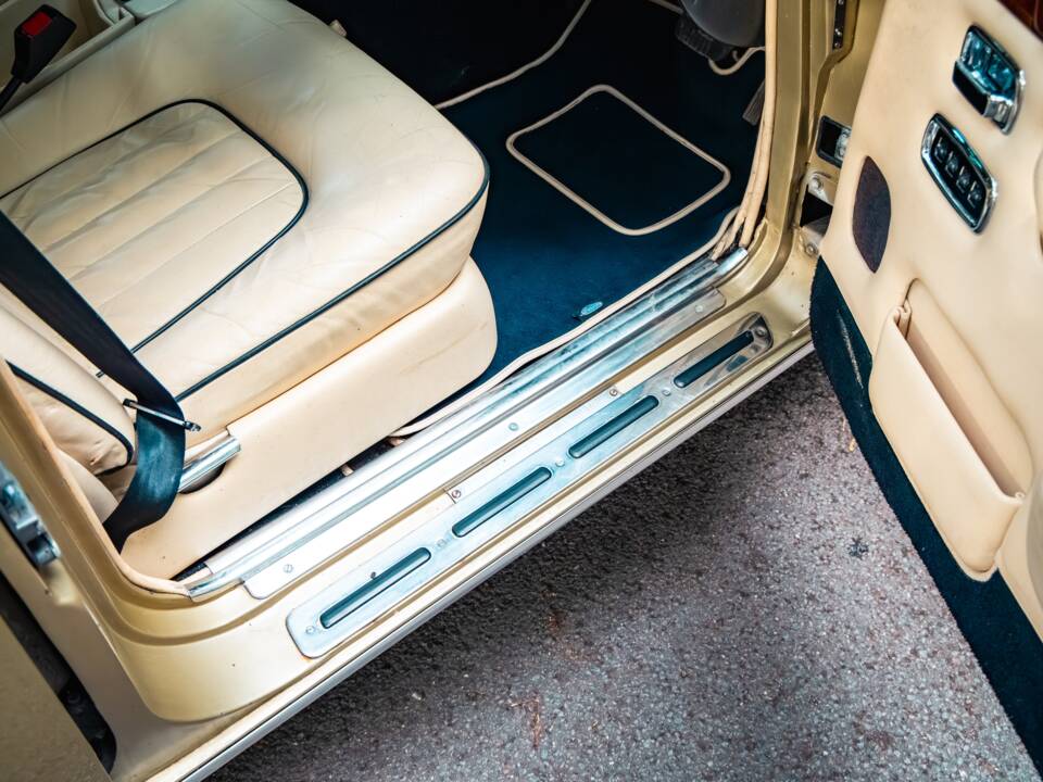 Image 19/36 of Rolls-Royce Silver Shadow II (1980)