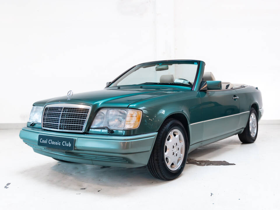 Image 1/27 of Mercedes-Benz E 320 (1994)