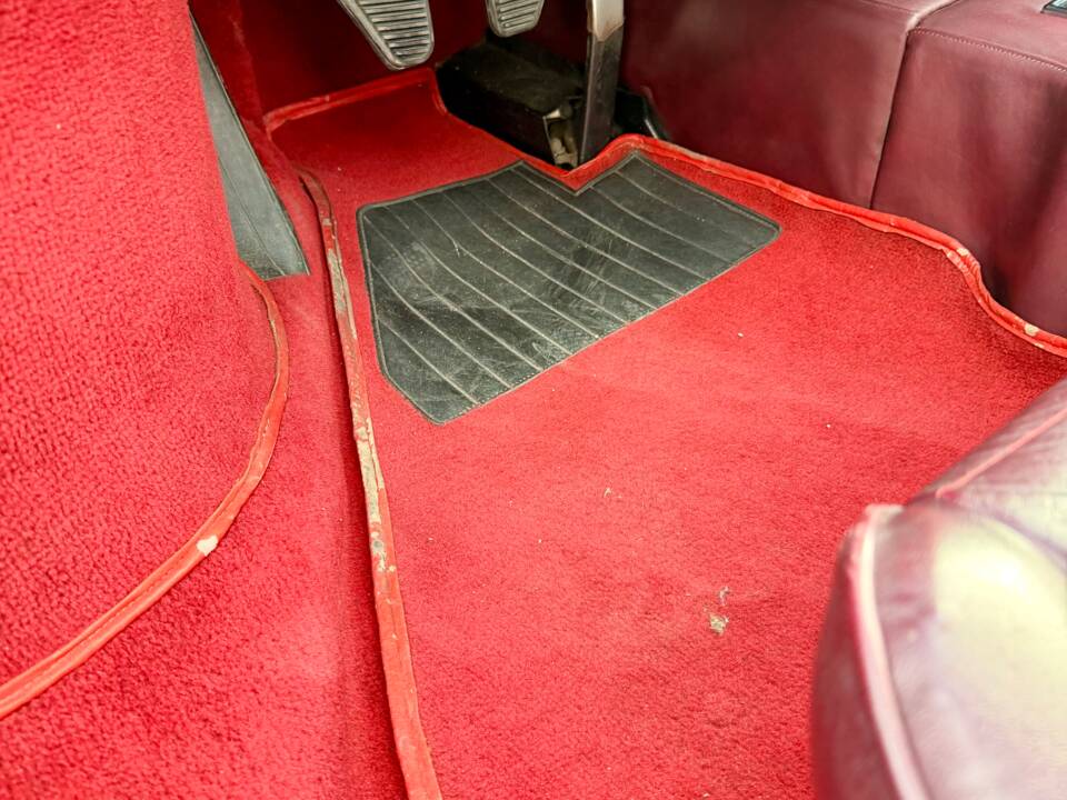 Bild 21/50 von Ferrari Dino 208 GT4 (1976)