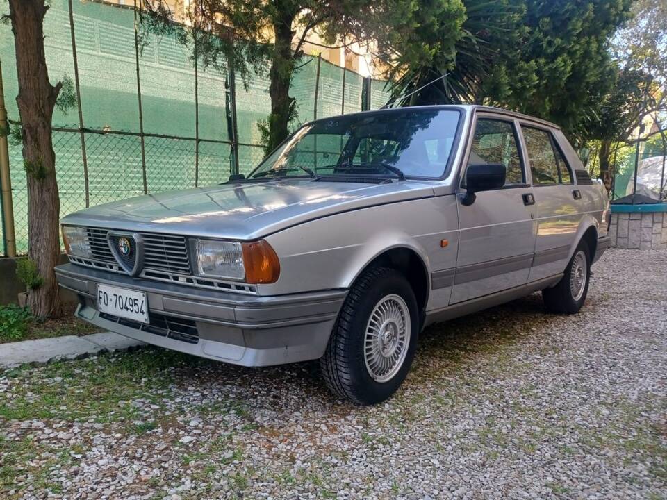 Bild 1/8 von Alfa Romeo Giulietta 1.6 (1984)