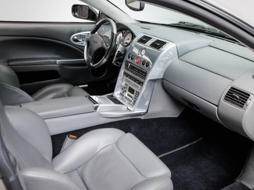Bild 21/29 von Aston Martin V12 Vanquish (2001)