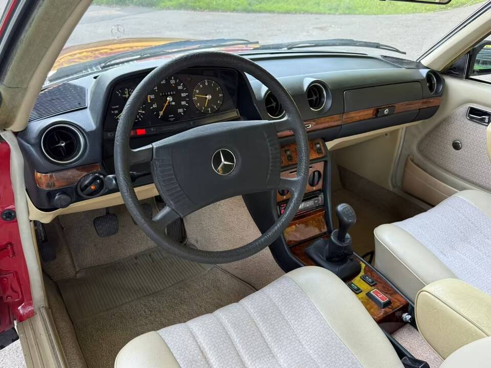 Bild 8/9 von Mercedes-Benz 230 C (1980)