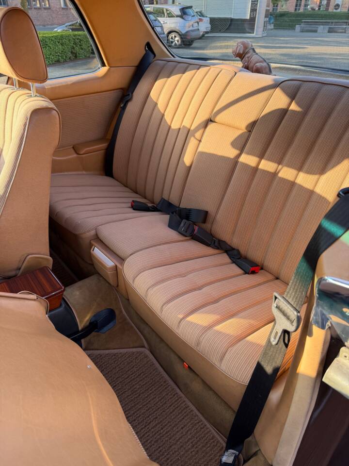 Image 25/31 of Mercedes-Benz 230 CE (1984)