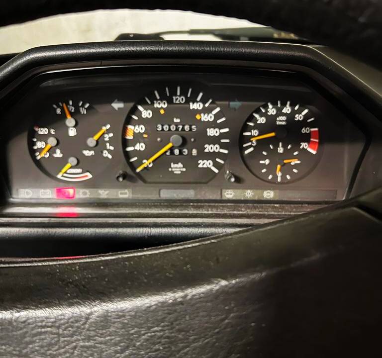 Afbeelding 2/14 van Mercedes-Benz 200 E (1989)