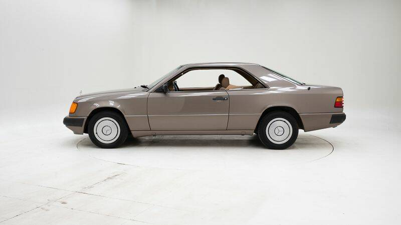 Bild 8/15 von Mercedes-Benz 230 CE (1988)
