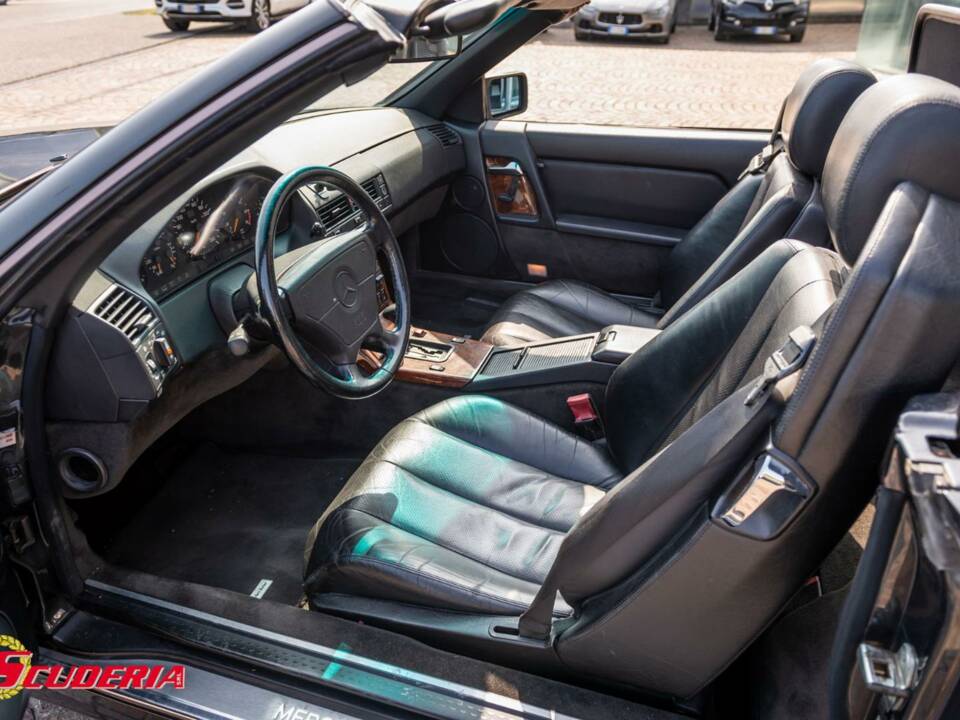 Image 12/18 of Mercedes-Benz 500 SL (1992)