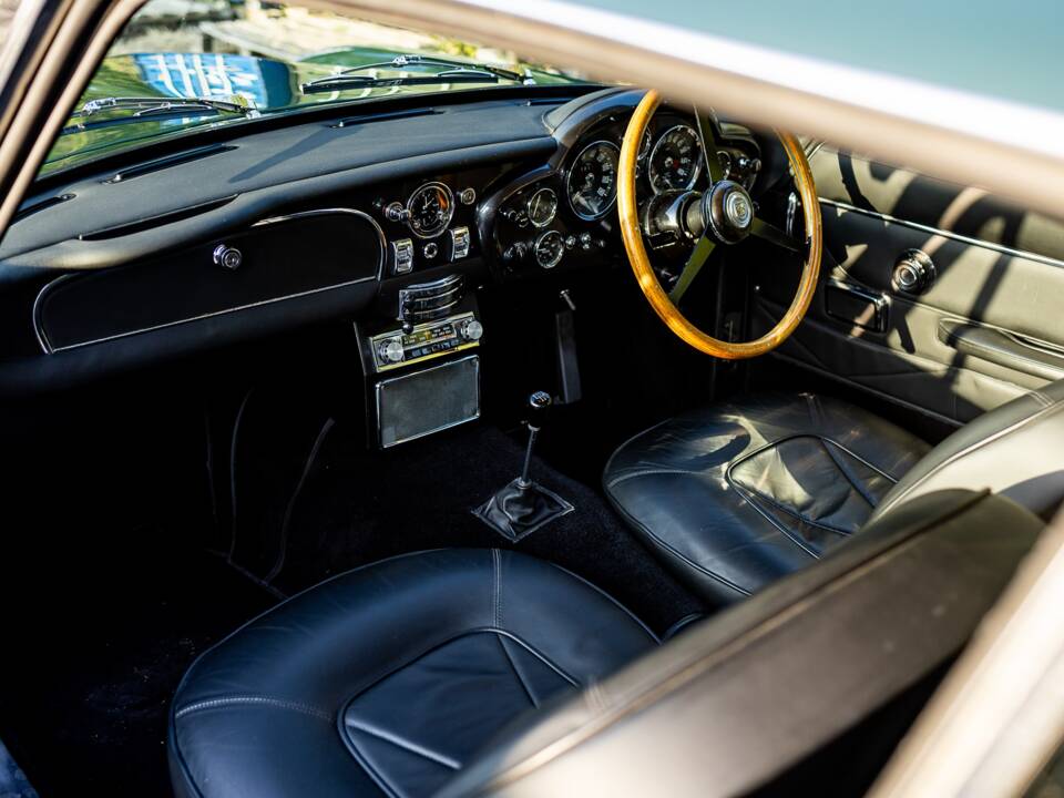 Bild 42/50 von Aston Martin DB 6 Vantage (1967)