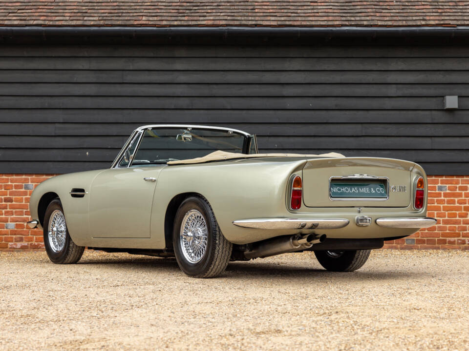 Immagine 3/57 di Aston Martin DB 6 Volante (1969)