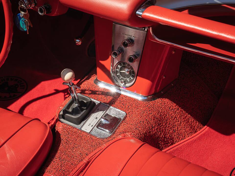 Image 36/51 of Chevrolet Corvette (1960)