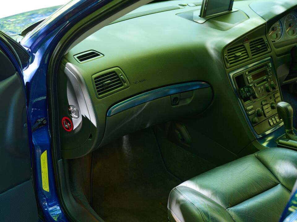 Image 49/50 of Volvo V 70 2.4 (2006)