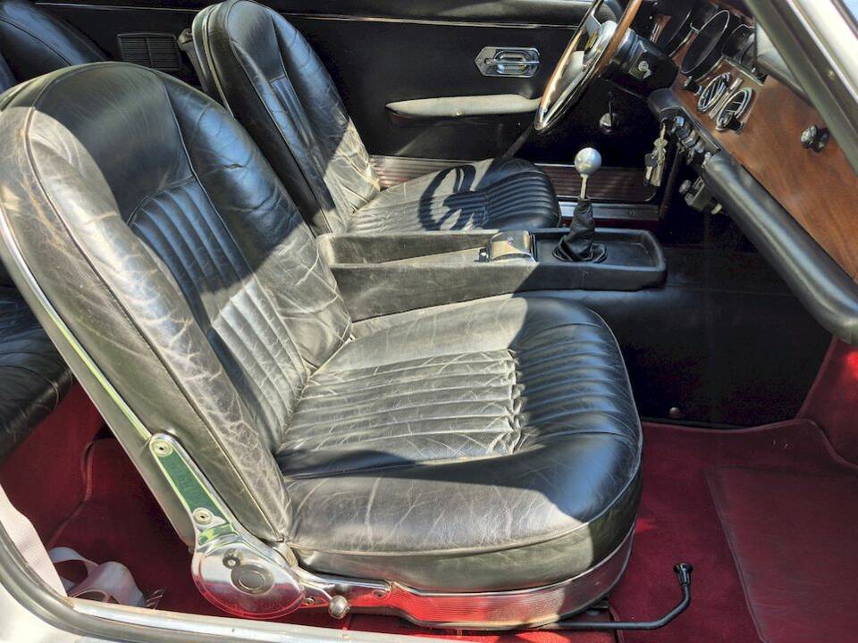 Imagen 41/66 de Ferrari 330 GT 2+2 (1964)