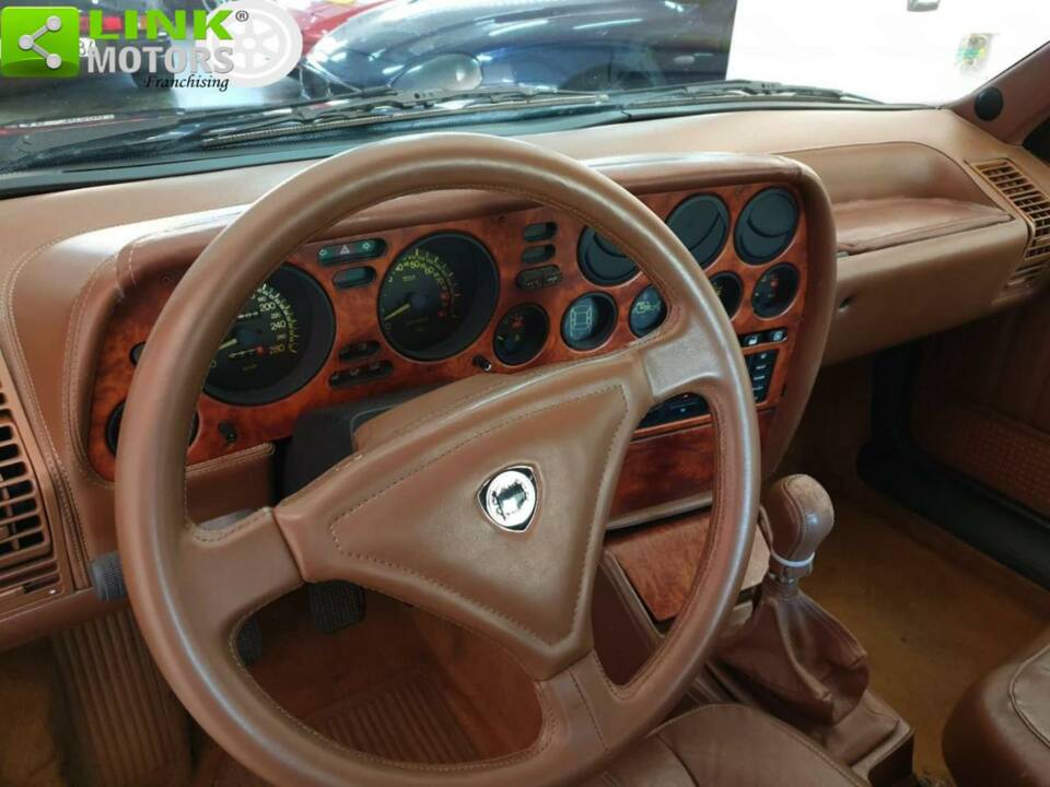 Immagine 50/50 di Lancia Thema 8.32 (1989)