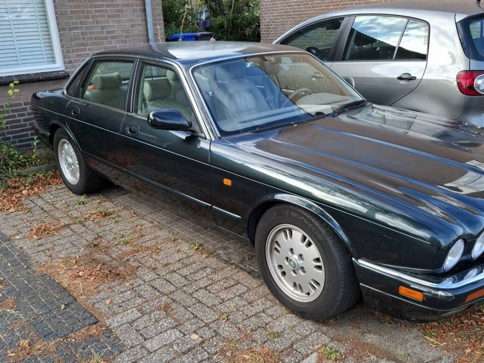 Image 4/8 of Jaguar XJ6 3.2 Executive (1996)