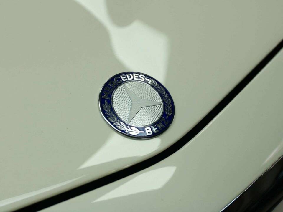 Image 46/50 of Mercedes-Benz 230 SL (1965)